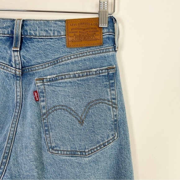 Aritzia Levi's Wedgie Straight Jean High-waisted straight jeans - Picture 5 of 6